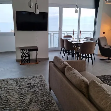 Luxury With Panorama Seaview In 120 M2 In Old Town Of Appartamento Kusadası